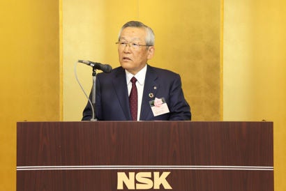 挨拶をする朝香理事長